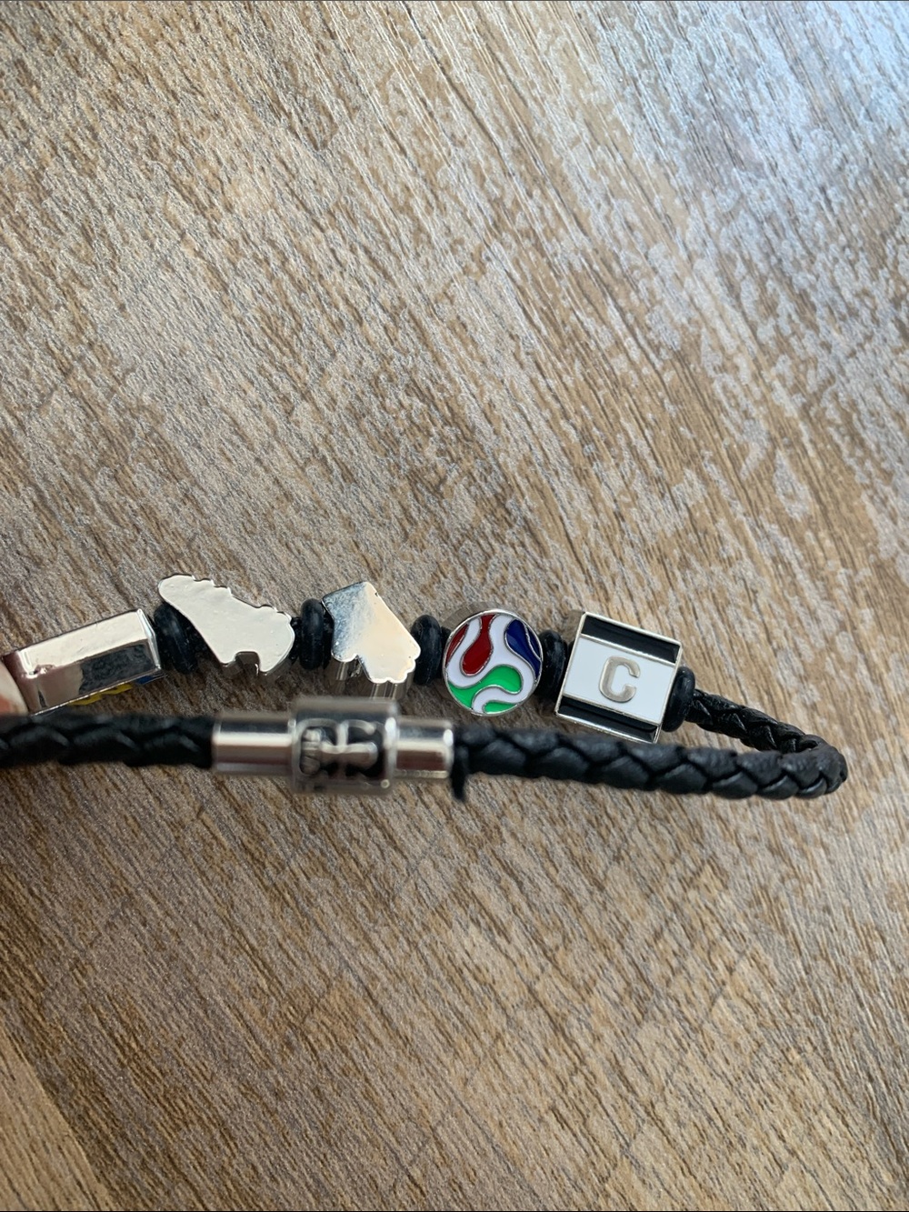 🆕- WORLD CUP GENUINE LEATHER CHARM BRACELET SWEDEN 🇸🇪 THEMED- BEADS - Picture 2 of 8